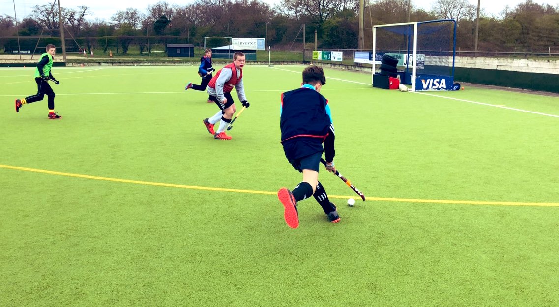 F13LDHOCKEY's tweet image. Another top day down at the nest today with over 25 players at the camp learning some new shooting techniques and putting them into practice in gameplay. Great to see some new faces from @BHS_Academy too. #ChapShot #FastHands #SurpriseTheGoalie 💛🏑💛