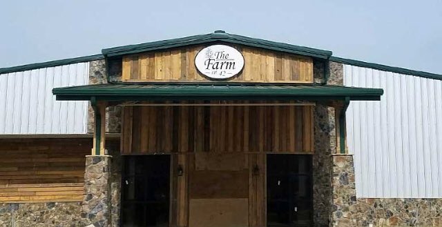 To those who don’t know, Cleveland High School’s 2019 Prom will be located at the Farm at 42. The venue is beautiful and we cannot wait for you all to see it! 💚🤓

maps.google.com/maps?oe=UTF-8&…