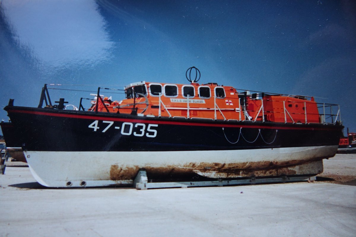 LifeboatInFocus's tweet photo. Here's one for #ThrowbackThursday Just come across these that i took at Poole from would you believe around 1989/90 of @wicklowlifeboat 'Annie Blaker' before she had her go faster stripes. Amazingly she was the last #rnli #Tyneclass #lifeboat to be in service. https://t.co/hcNnTbw5rf