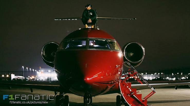 Tofaşçılar 3 den 2 çekerek yanlamayı düşünür, batakçılar ters koza girerek çizmeyi düşünür, <a href="/LewisHamilton/">Lewis Hamilton</a> Uçağın üstünde Bağcılar çocuğu oturuşu yapmayı düşünür 😂😅