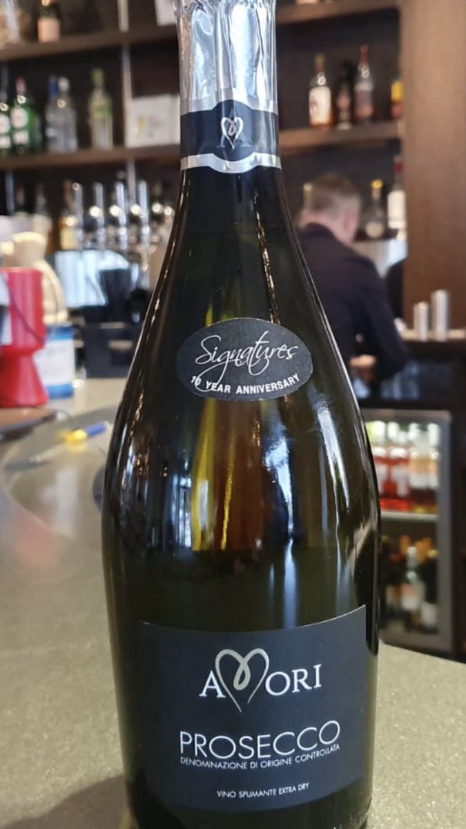 Thank you @aids55 and @TannersLlandudn for helping with our #tenyearanniversary Prosecco for @Love_Signatures #classy #NorthWales #finedining 🏴󠁧󠁢󠁷󠁬󠁳󠁿@jimdwills @cosmicwacko13