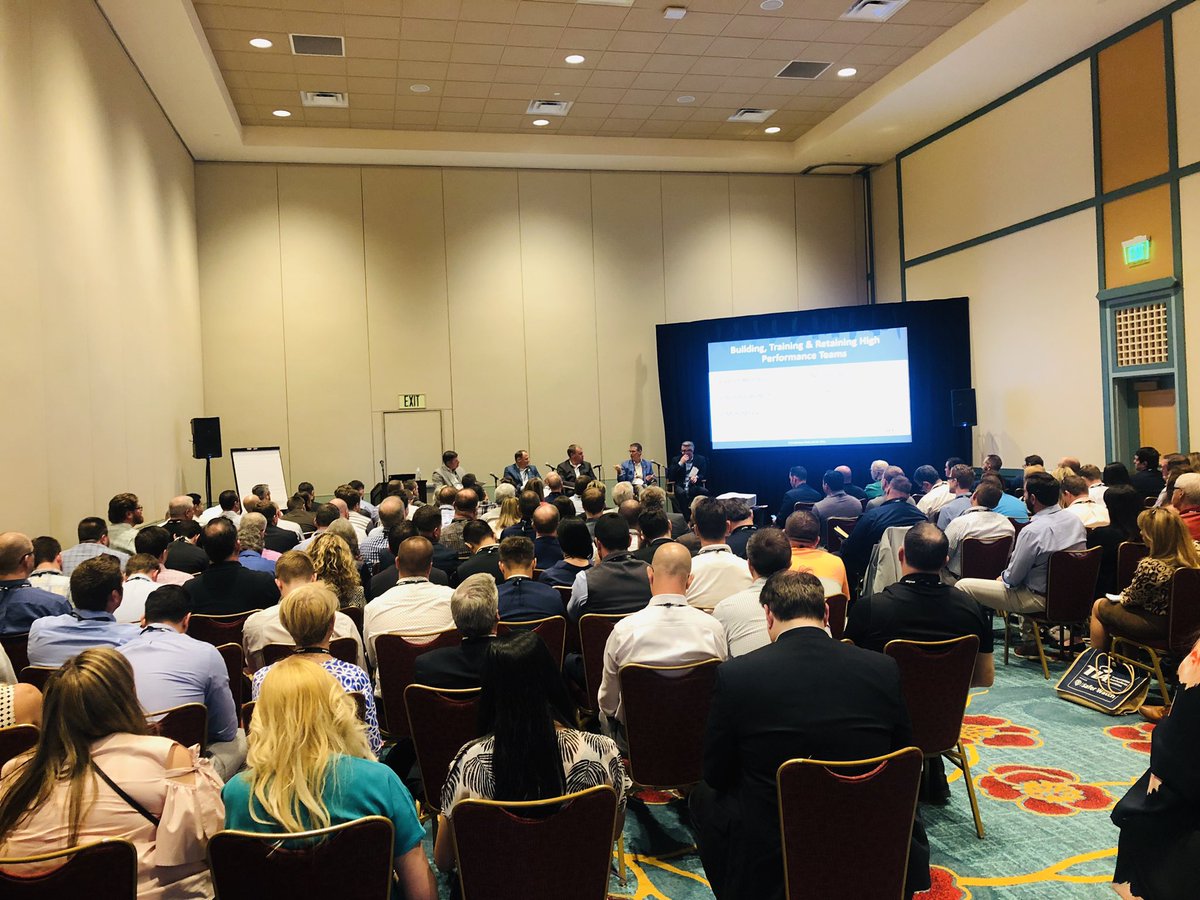 tianetdotorg's tweet image. Not an empty seat in this panel! ft. Jason Beardall, @EnglandLogistic, Bob Biesterfeld, @CHRobinson, Matt Meeks, @ArcBestCorp, Michael Riccio, @leonardsexpress, and Geoff Turner, @ChoptankTrans speaking on building high performance teams.