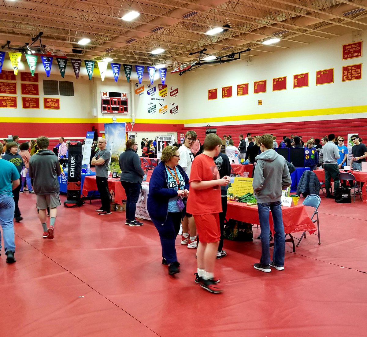 Marion_Wolves's tweet photo. Today was the MHS health fair. Students and staff had the opportunity to learn more about their mental &amp; physical health from various community businesses &amp; organizations. They played games and even won prizes. Thank you to all the businesses that participated! #mhsinspire https://t.co/Gm808818jW