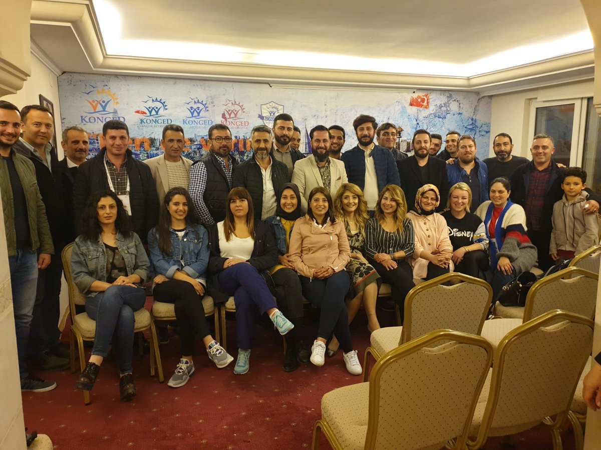 KansuAlihan's tweet photo. Bu haftaki yönetim kurulu toplantımızda, Nisan ayındaki yapacak olduğumuz etkinliklerimizi ve Expo 2016 alanında olan dernek ofisimiz için planladığımız projelerimize dair arkadaşlarımızla paylaşımlarda bulunduk.

Güzel günler KONGED için, güzel günler hepimizin 🙂 https://t.co/gJFT7tbIq0