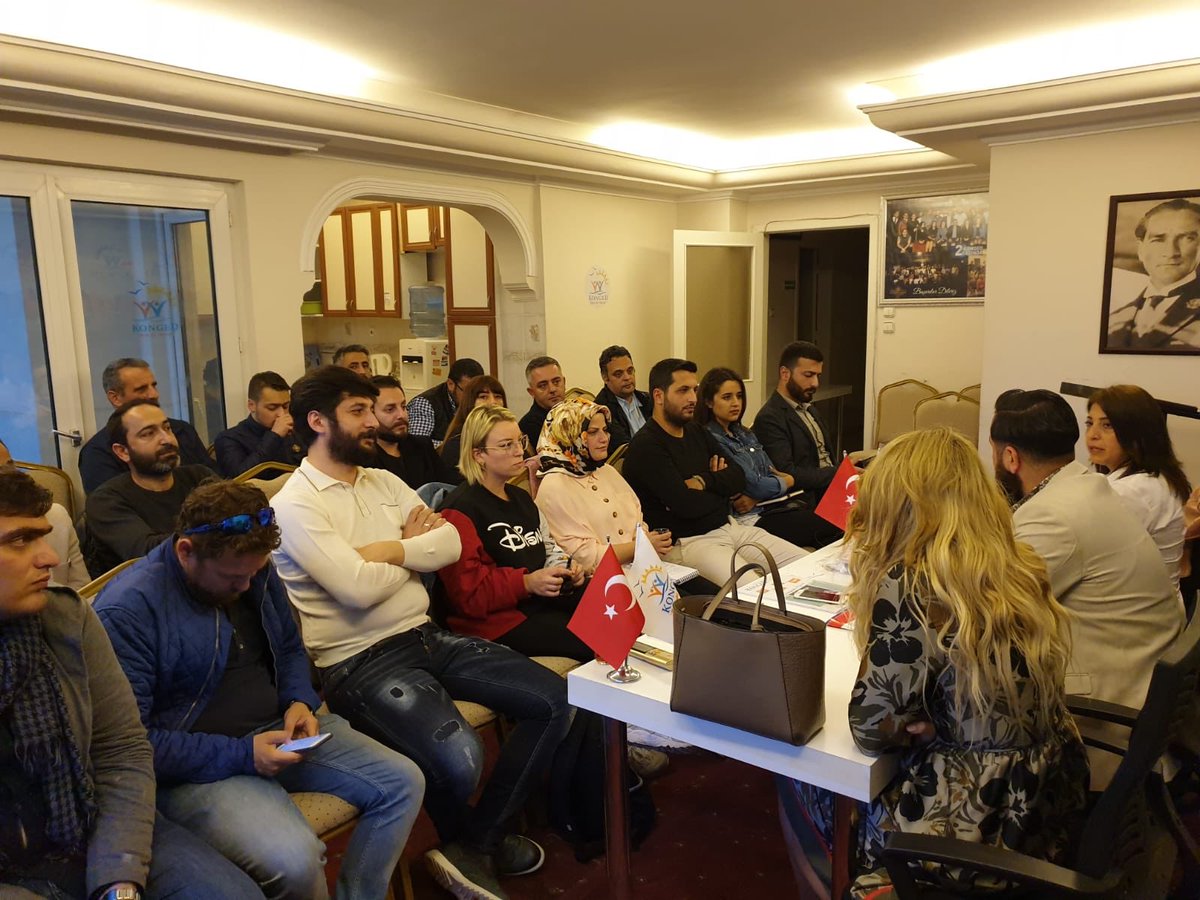 KansuAlihan's tweet photo. Bu haftaki yönetim kurulu toplantımızda, Nisan ayındaki yapacak olduğumuz etkinliklerimizi ve Expo 2016 alanında olan dernek ofisimiz için planladığımız projelerimize dair arkadaşlarımızla paylaşımlarda bulunduk.

Güzel günler KONGED için, güzel günler hepimizin 🙂 https://t.co/gJFT7tbIq0