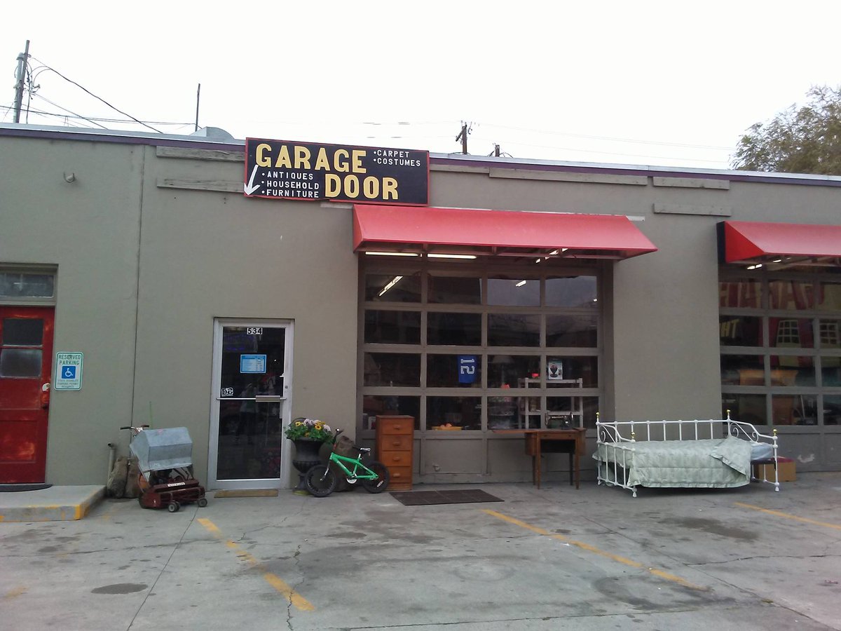 wenatcheewencon's tweet photo. We're excited to have Garage Door Thrift Store​ and Starla's Original Designs​ at the Town Toyota Center this weekend for WEN-CON 2019!

Save time and buy your tickets now: https://t.co/FDRiw9DzaN https://t.co/6DFle23EIU