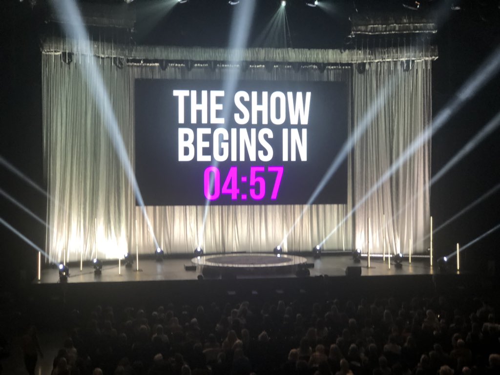 ehtreider's tweet photo. Ready for @MichelleObama #IAmBecoming #FiftyFifty #girlpower @tottam @live_leer https://t.co/fyX8rMH6f8