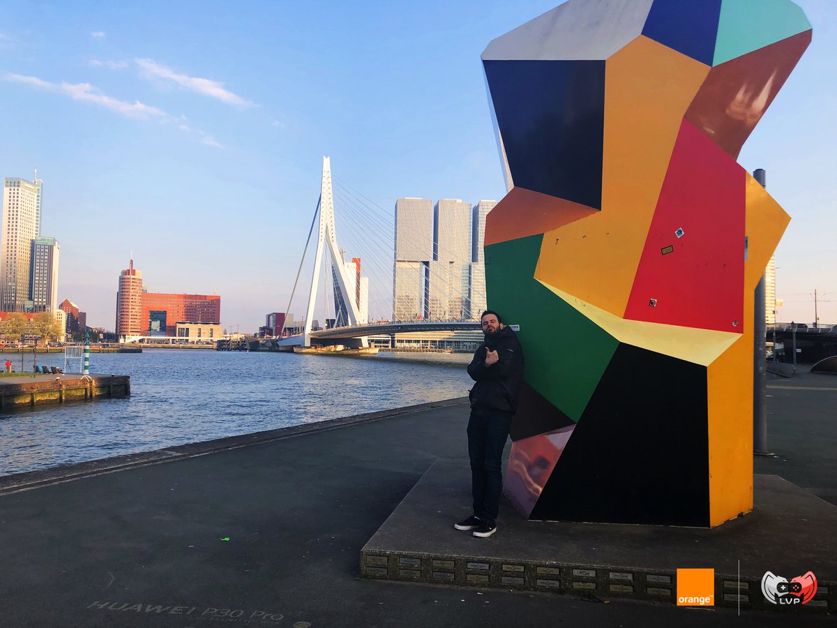 LVPes's tweet image. 📸 La foto del día | ¡Nuestro enviado especial ya ha llegado a Róterdam!
#OrangeTour