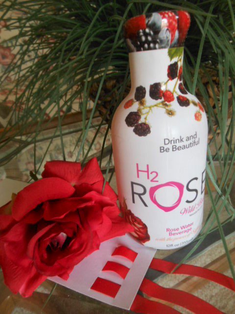 shschaumburg's tweet photo. #TryNatural #GotItFree  @socialnature @DrinkH2rOse  Thanks for introducing me to #H2rOse water!  Lovin' it! Cool, crisp and refreshing healthy drink in a gorgeous bottle! https://t.co/EScBkD6GjL