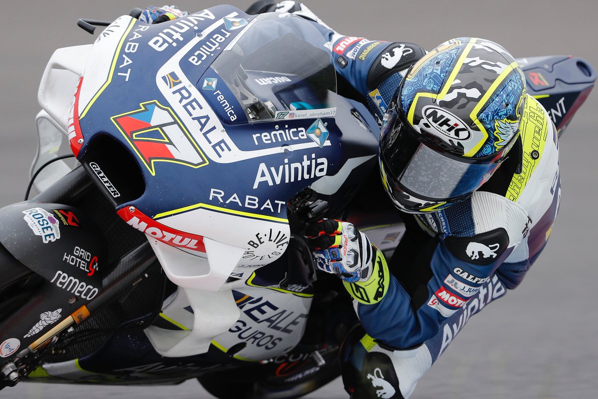 teammotofans's tweet photo. El @COTA recibe al @realeavintia en #MotoGP y #Moto3 @TitoRabat https://t.co/wQdAeZA7z4 @KarelAbraham_17 @vicentcullera21 @RealeSeguros1 @Reale_Seguros @GrupoAvintia @Fdcion_Avintia @motul 🇪🇸🇪🇸🏁🏁🏆🏆🏍️🏍️🇺🇸🇺🇸 @Rabatis #YD https://t.co/YRvno2P4MR