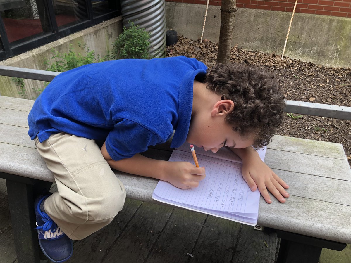 portlandjcps's tweet photo. Mr. Kelley’s kiddos took their writing lesson outdoors this afternoon. @HoschPES @JCPSAsstSuptES3 @JCPSScience @JCPSELA #writearoundthepond #PortlandGrows #environmentalschool #outdoorclassroom https://t.co/QzZwjicSxm