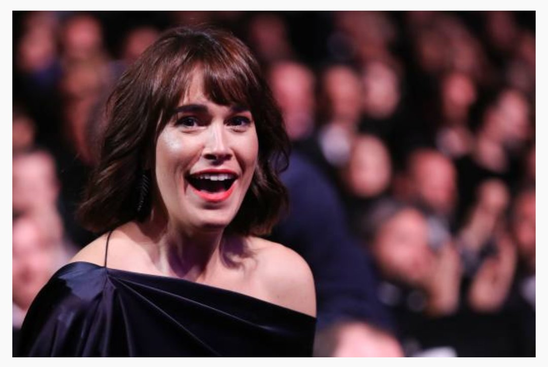 rinconfreijeiro's tweet image. 📸 WINNING MOMENT IN CANNES ❤❤ 2 awards!! @CeliaFreijeiro @LeticiaDolera #aixavillagran 👏🏻👏🏻|  Emocionantes imágenes que hablan por sí solas... Las femmes!! @CANNESERIES 🍾✨ #bestserie #bestcast #bravas 🔥 #momentazo