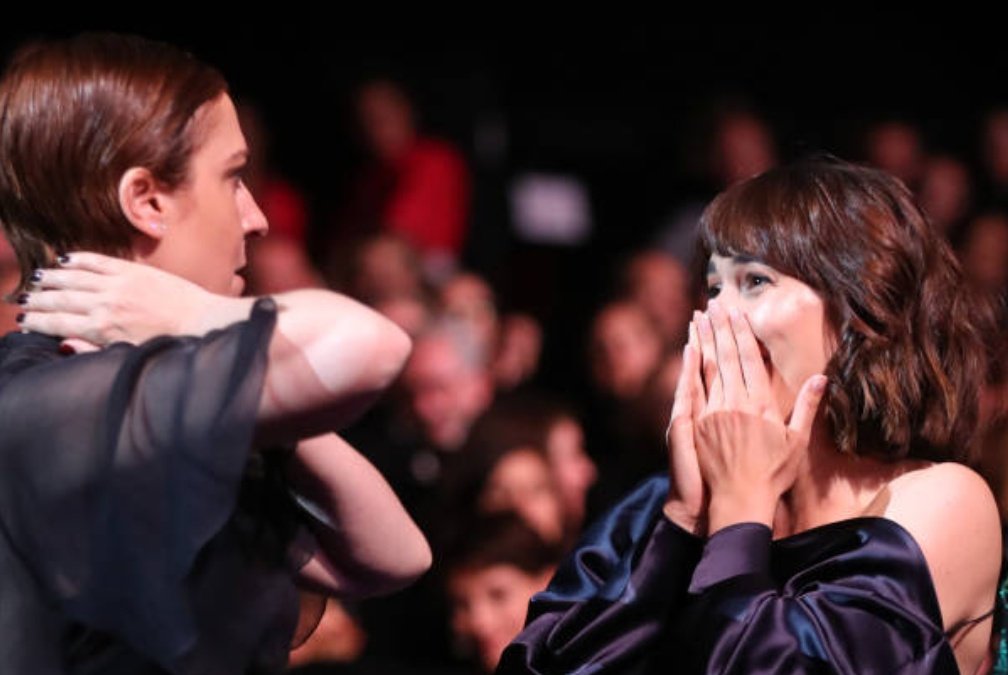 rinconfreijeiro's tweet image. 📸 WINNING MOMENT IN CANNES ❤❤ 2 awards!! @CeliaFreijeiro @LeticiaDolera #aixavillagran 👏🏻👏🏻|  Emocionantes imágenes que hablan por sí solas... Las femmes!! @CANNESERIES 🍾✨ #bestserie #bestcast #bravas 🔥 #momentazo