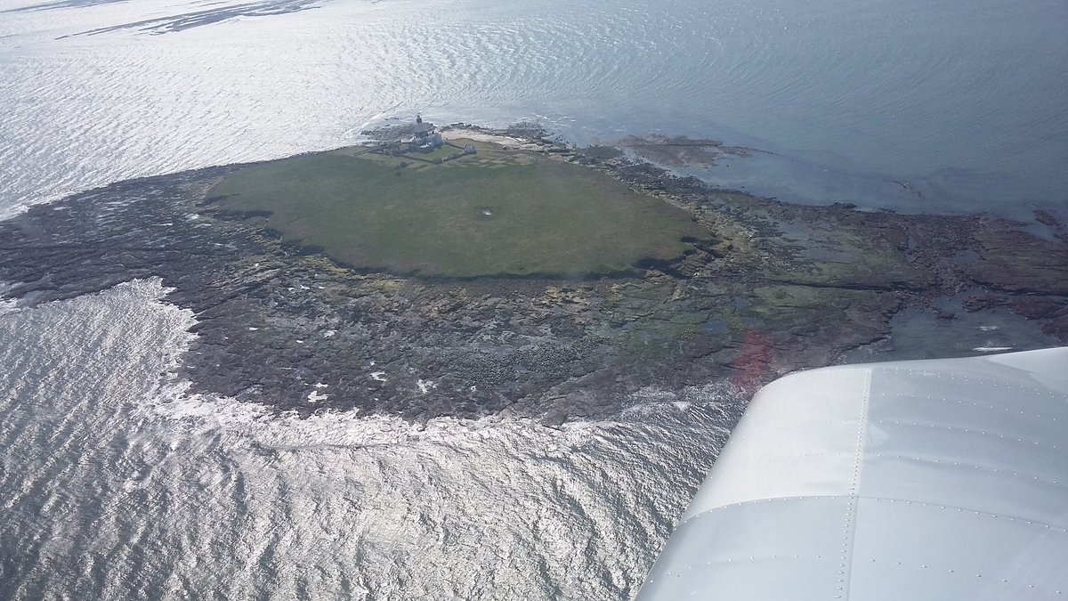 GeoffLaidler's tweet image. Brilliant flight today with #Purpleaviation from Eshott Airfield. Stunning views of #Northumberland . Thanks to current  @StAgnesY3 for an amazing leaving gift.