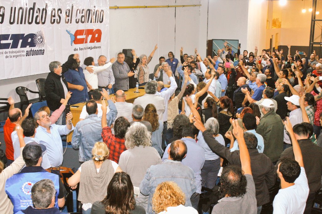 SUTEBAProvincia's tweet photo. Lxs Congresalxs de @ctabsas, votaron por el paro nacional del 30 de abril que fue aprobado por unanimidad por las dos CTAs #LaUnidadEsElCamino https://t.co/jjHCdqcXV2