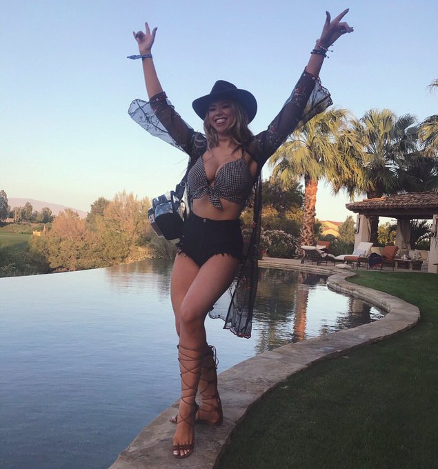 Off to Coachella for my fourth year! ????? Let the weekend of fun begin! #Tbt #Coachella https://t.c