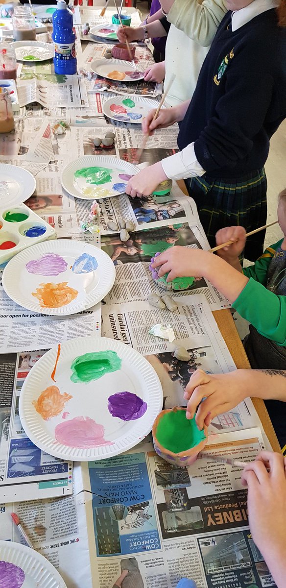 JKavanagh1st2nd's tweet photo. This month, we got our hands dirty making Easter egg baskets from clay. We then painted them with beautiful spring pastel colours by mixing different paints together. Hopefully the Easter bunny fills them with loads of chocolate! 🎨🖌🐣🐇🍫 @MaighdineMuire https://t.co/P0jCCdctF3