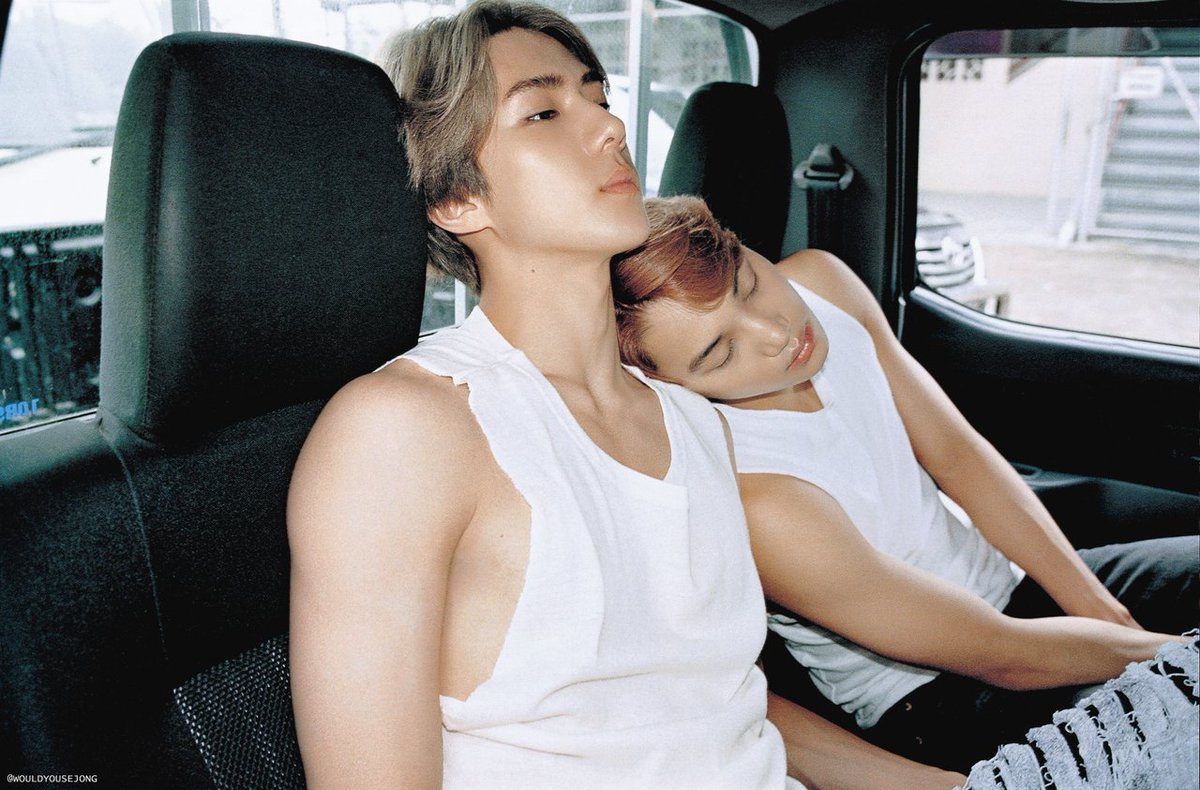 ZKDLINLOOK's tweet photo. Happy Birthday our precious maknae 💛

#HappySehunDay #ShiningSehunDay https://t.co/xHu3ZTIQ8z