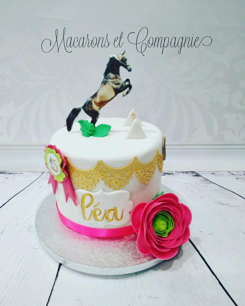 Macarons Et Compagnie Twitterissa Lea Fait De L Equitation Sa Maman A Donc Voulu Un Gateau Sur Ce Theme Avec Un Gateau Chic Et Une Jolie Fleur Cakedesign Cakedecorating Anniversaire Pateasucre Sugarpaste Cheval