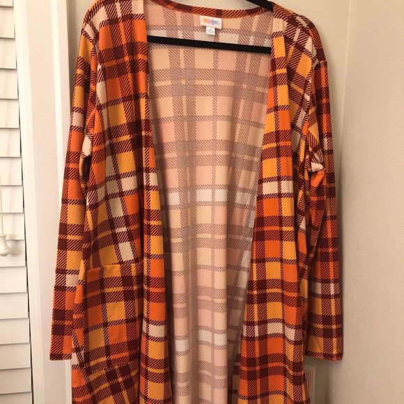 FabFunemployed's tweet image. So good I had to share! Check out all the items I&apos;m loving on @Poshmarkapp from @mollymorton5499 #poshmark #fashion #style #shopmycloset #lularoe: posh.mk/k5JxdgI4pV