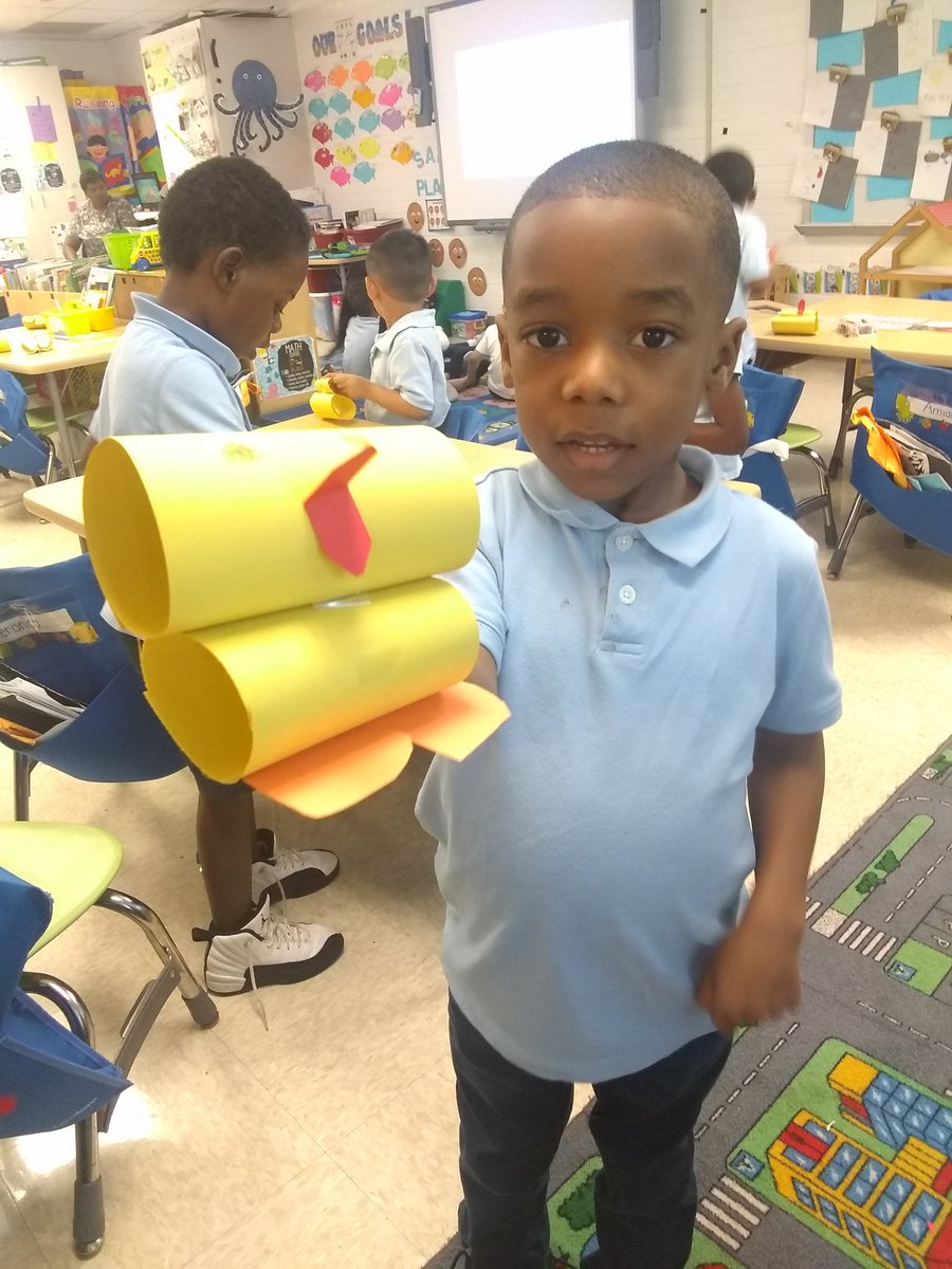 BookerPyria's tweet photo. It's 3-D Thursday here at @BellfortECCHISD...Take a look at our 3-D Crafts of our baby ducklings and chicklings #WeekOfTheYoungChild #BellfortEcc #PreKRocks https://t.co/ZnpppJ2q1e