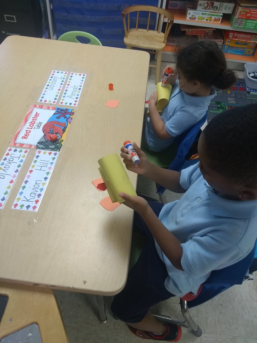 BookerPyria's tweet photo. It's 3-D Thursday here at @BellfortECCHISD...Take a look at our 3-D Crafts of our baby ducklings and chicklings #WeekOfTheYoungChild #BellfortEcc #PreKRocks https://t.co/ZnpppJ2q1e