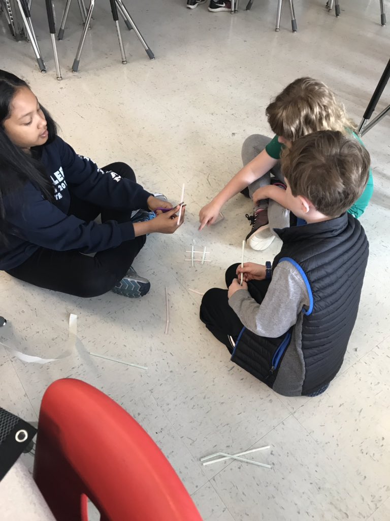 sacurry82's tweet image. Building a carrier for an egg drop!!! So much fun!! #TimberwolvesROCK #SpringTwitterChallenge @AndrewBuchheit