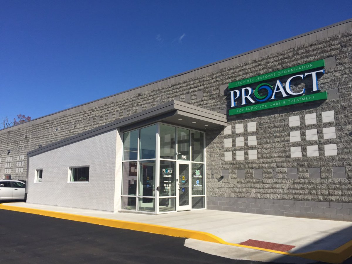 marshall_health's tweet photo. @marshall_health's newest pharmacy, at 800 20th Street inside PROACT, is OPEN TO SERVE CLINIC PATIENTS AND OTHERS with the convenience of drive-thru service close to home or on the way to work and school.
https://t.co/YMLIASIrPI #MarshallPharmacy #PROACTWV https://t.co/QxWkkbZYLj