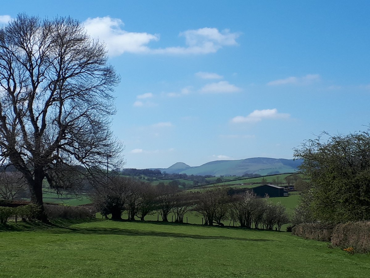 peterdyke49's tweet photo. Distant views of the #Whimble from above #Presteigne. Could this have been an inspiration for Mount Doom in Lord of the Rings? #Tolkien grew up in Worcestershire so it's possible that he would have seen its striking profile in the mysterious distance https://t.co/vvHsY5OefF