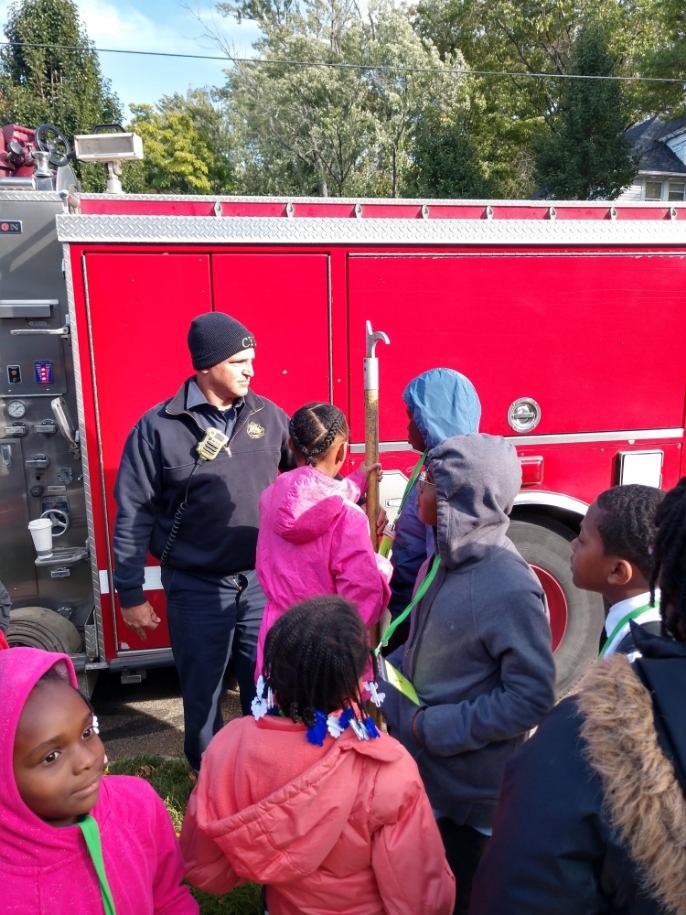 McQ_in_CLE's tweet photo. Its awesome to have community partners to teach our students about important things like fire safety!

#TMPLC #firesafety #innercity #Cleveland https://t.co/lGRnyOHJx8