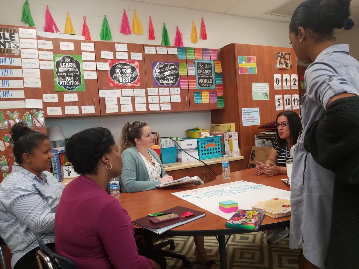 aacps_ib's tweet image. Thoughtful conversation with @hebronharmanes Ts - unpacking literacy standards and discussing #cultural perspectives #AACPSAwesome #conceptualunderstanding @AacpSeril @ibpyp @IBMidAtlantic @TeacherMsKColon