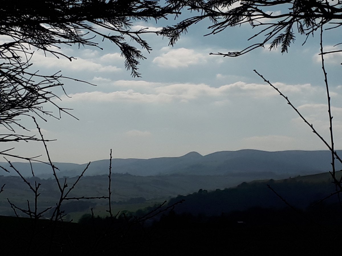 peterdyke49's tweet photo. Distant views of the #Whimble from above #Presteigne. Could this have been an inspiration for Mount Doom in Lord of the Rings? #Tolkien grew up in Worcestershire so it's possible that he would have seen its striking profile in the mysterious distance https://t.co/vvHsY5OefF