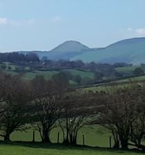 peterdyke49's tweet photo. Distant views of the #Whimble from above #Presteigne. Could this have been an inspiration for Mount Doom in Lord of the Rings? #Tolkien grew up in Worcestershire so it's possible that he would have seen its striking profile in the mysterious distance https://t.co/vvHsY5OefF
