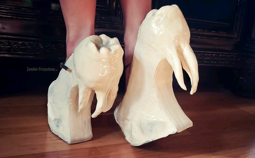 vantagepod's tweet photo. from Zombie Peepshow, this is what only the most fashionable teeth people wear https://t.co/JjZHWL4EZX
