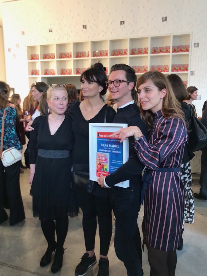 schelcher's tweet photo. L'enthousiasme autour du livre de @JulienSandrel "La chambre des merveilles" nous invite à poursuivre nos efforts pour la vente de livres en magasin. A l'occasion de la remise du Prix des lecteurs U ce soir, un grand merci à notre partenaire @livredepoche ! @ULesCommercants https://t.co/usGpncBplO