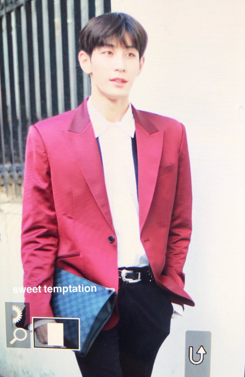 STTE_lou's tweet photo. 190411 뮤직뱅크 프리뷰

모-델

#로우 #lou #호성 #김호성 #VAV #kimhosung #THRILLA_KILLA #브이에이브이 https://t.co/66Ii9TM9UR