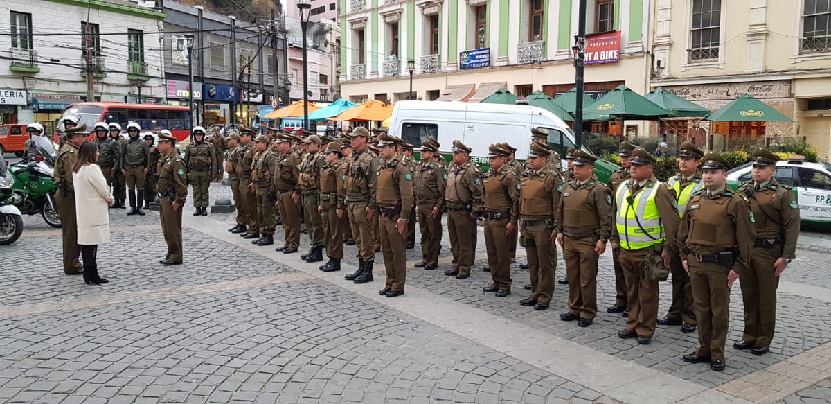 Gobernacionvalp's tweet photo. 🔊 ¡Ya estamos listos! Gobernadora @MariaDelaPaz_R lidera nueva jornada de fiscalización en #Valparaíso ➡️ Trabajamos juntos por ciudades más seguras #ChileLoCuidamosTodos 🇨🇱 @Carabdechile @PDI_Valparaiso @IntendenciaV @MunicipioValpo https://t.co/kts8aajVVu