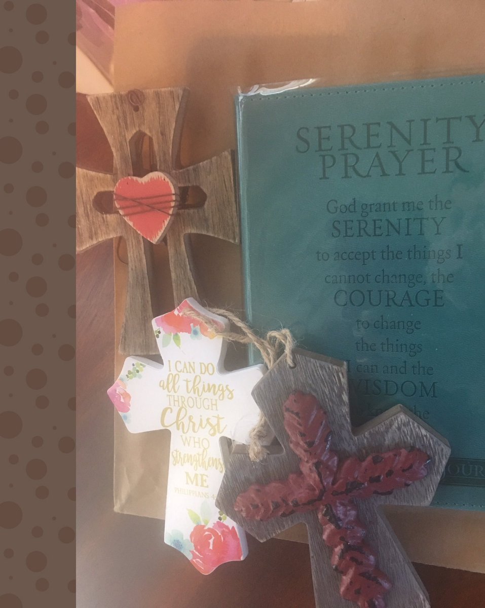 MrsVSalcedo's tweet image. Feeling Blessed!  Thank you for my beautiful gifts! @RanchoVerdeElem #librarianappreciationweek