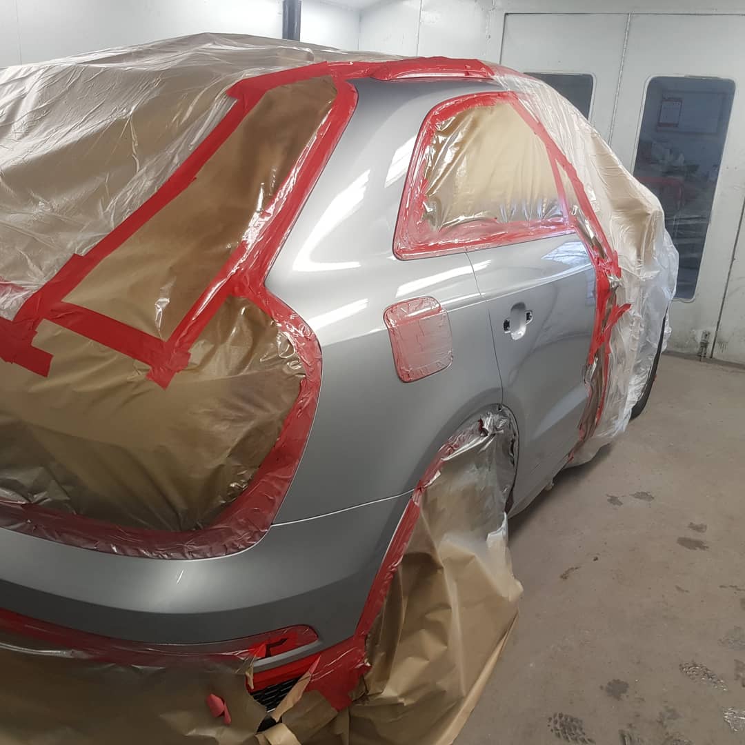 hallsbodyrepair's tweet photo. An immaculate Audi Q3 Quattro which came in for some Halls treatment. A nasty little door repair with the rear wing blended. A small arch trim repair and a rear bumper repair. #audi #q3 #quattro #ppgrefinish #brownbrothersdistribution #devilbissrefinish #maxmeyer https://t.co/ryfvJv2Pge