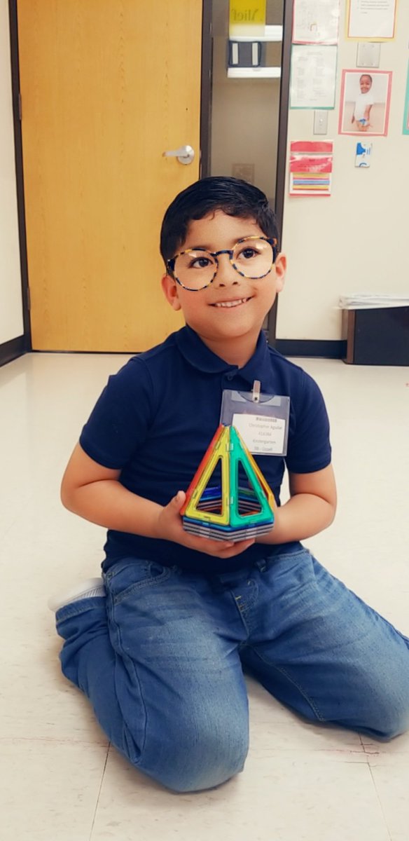 k_uzzell's tweet photo. Kinder boat engineers! (And one pretty star) 😍 @PetroskyPirates @AliefISD #educatingpirates #aliefmission #kindergarten #petroskydesigners https://t.co/GuwuRHLccJ