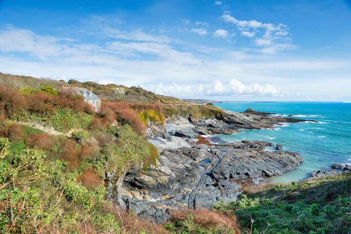cornwallfilming's tweet photo. #SummerInFebruary (2013) a film about Edwardian artists featuring #DominicCooper used #PrussiaCove in #Cornwall as a #FilmLocation. For a free #touristmap of the area which shows car parks, coastal walks and #dogfriendly beaches click here > https://t.co/3FC3R0TESa https://t.co/kIG8Obv6cR