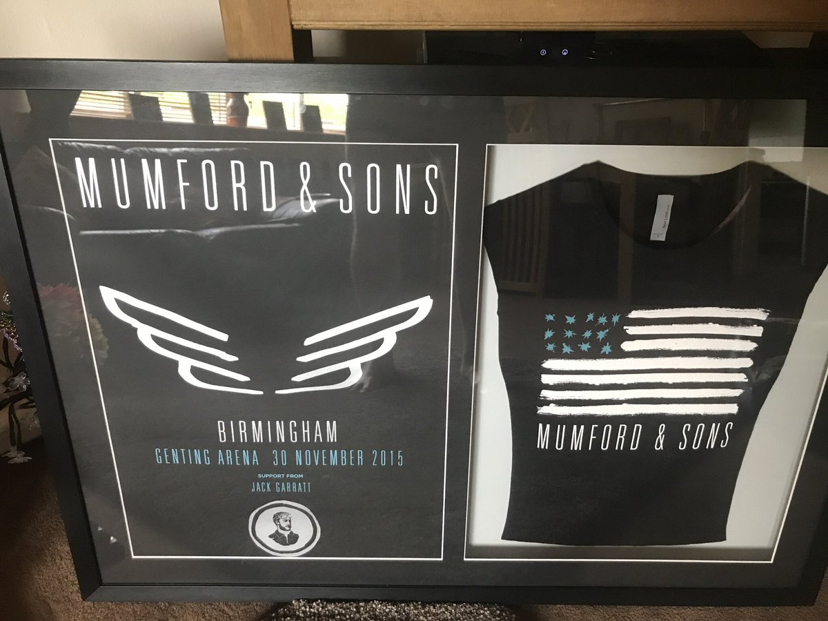 simonjterry's tweet photo. @MumfordAndSons looks like I’ll be getting new wall art, the new merchandise looks mint. https://t.co/S4vr0S2jY4