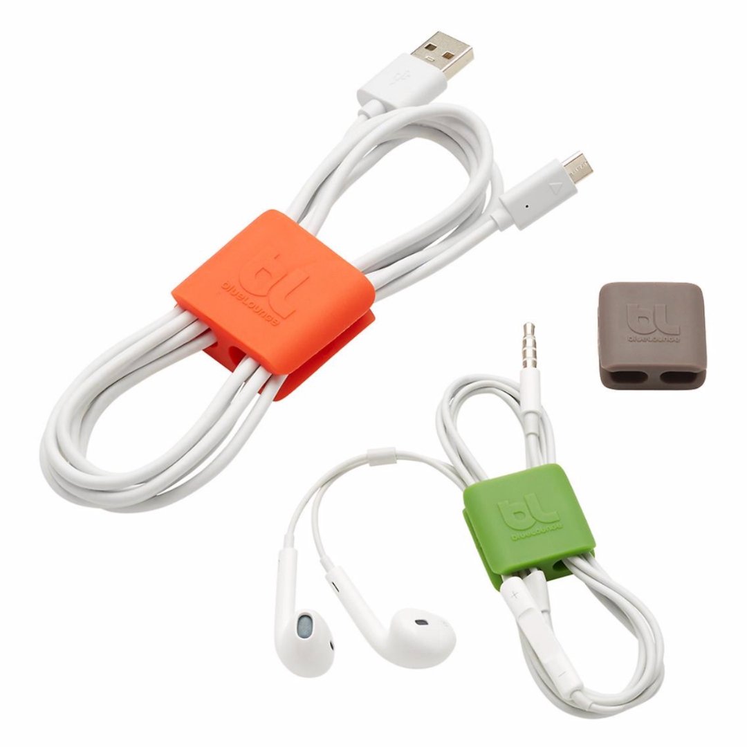 StyledOrganized's tweet image. These “CableClips” from @bluelounge are great for keeping cables tidy!  You can find them at The Container Store.
Photo credit:  @TheContainerStore
#SOSpringSweep #bluelounge #cableclips
•
•
•
#StyledandOrganized #professionalorganizer