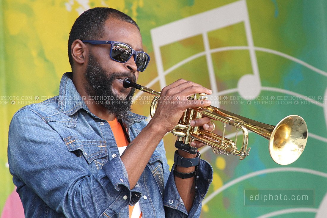 TBT: @FrankSirius &amp; <a href="/MsKimMichelle/">Ms Kim</a> ("The Dynamic Duo") perform, Sept 2018

VIDEO: youtube.com/watch?v=5Wcg0E…

IG: instagram.com/p/BwIBksIje5G/

#dcculture #dcgogo #dcgogomusic #dcmusic #dmv #dontmutedc #dontmutegogo #gogo #gogoband #gogomusic #musicislife #musicphotographer #musicphotos