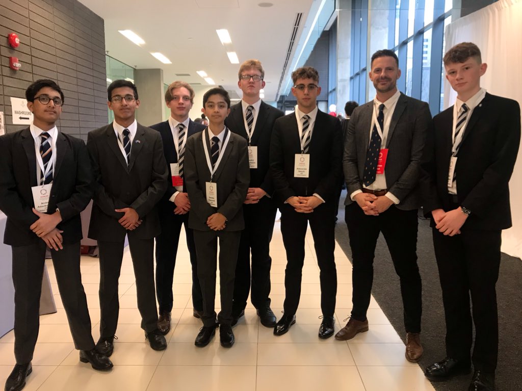 RS_WIDPSC's tweet photo. Team UK finally make it to down town Toronto for the welcome speeches at Branksome Hall https://t.co/9H7itpUqoL