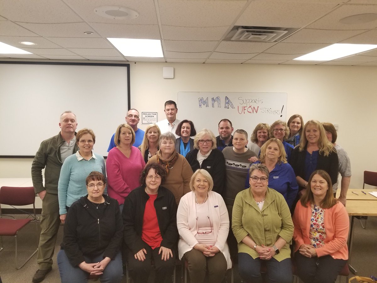 's tweet image. MNA nurses and healthcare professionals stand with @UFCW @StopandShop workers! Don’t cross the line! Join the picket!

STRIKE ALERT: As of 1pm, Thursday April 11th 31,000 Stop &amp;amp; Shop workers across New England are on strike!
