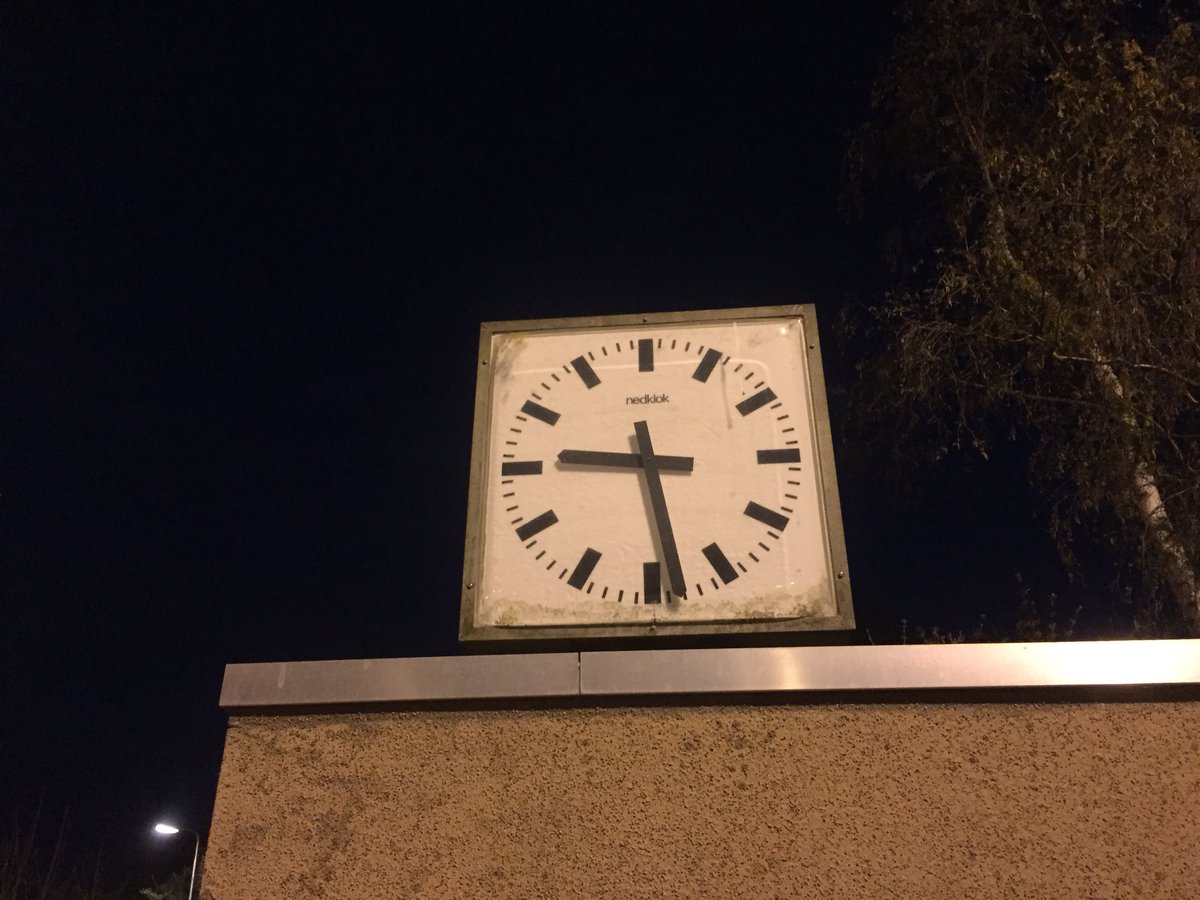 De laatste uren zijn geslagen voor onze oude atletiekbaan! Vanaf maandag begint de renovatie! Eindelijk! Zondag nog wel de Westeinderplasloop!