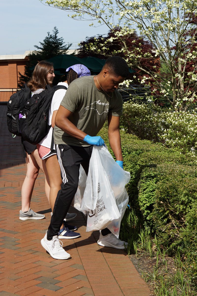 unccharlotte's tweet photo. ✅ 138 volunteers 
✅ 241 lbs. of trash collected
✅ 85.5 lbs. of recycling collected 
✅ One campus community coming together for a successful campus cleanup 

#EarthMonth 🌎 https://t.co/yvlPafWbXa
