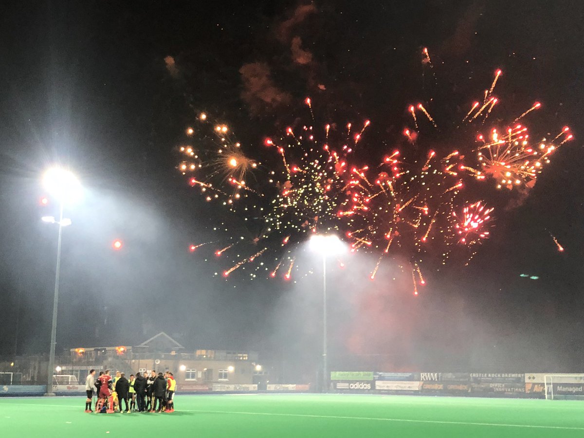 OfficialBeeHC's tweet image. Last training session before the @EnglandHockey playoff finals and the Bees are celebrating the safe return of Adam Dixon’s dog. #COYB 🐝