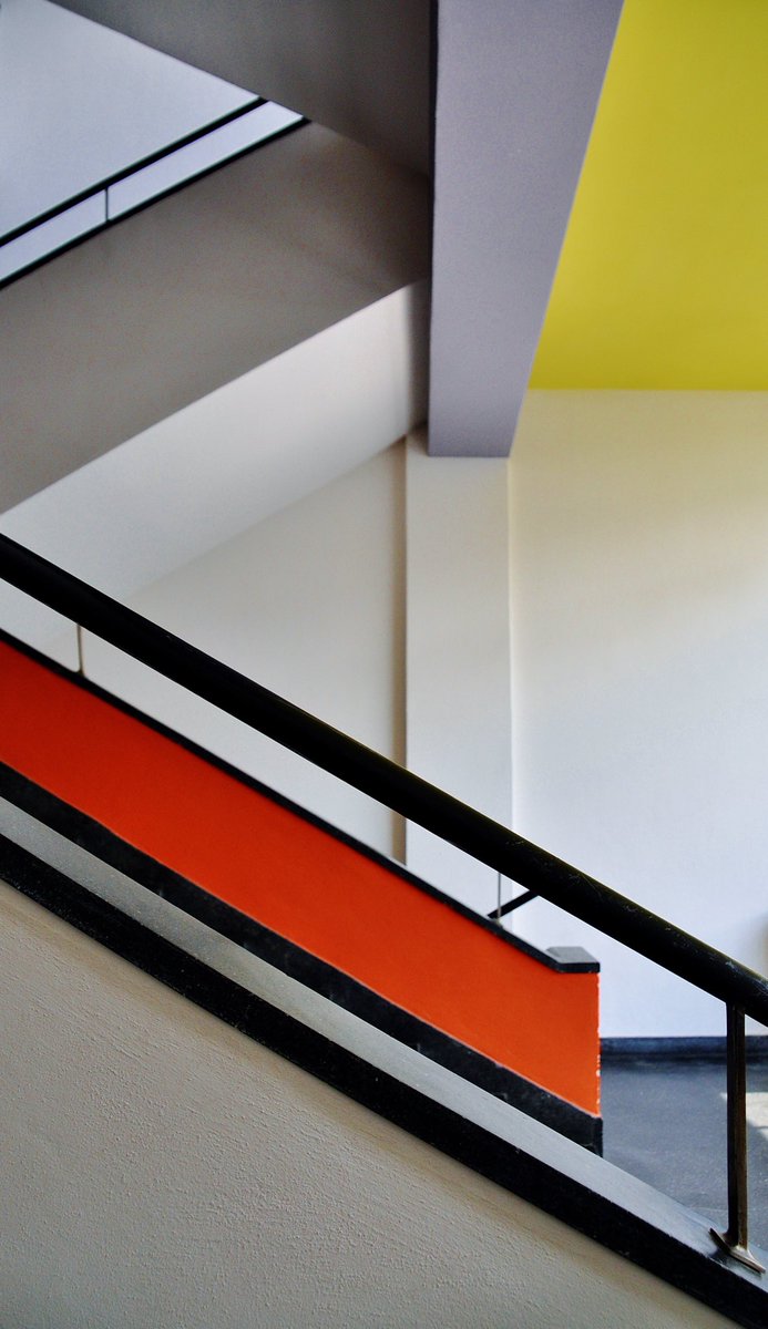 BauhausMovement's tweet photo. A #staircase in the #Bauhaus school of design, Staatliches Bauhaus, in #Dessau, Germany, 1925-1926. https://t.co/bNWZD0y9iP https://t.co/5VZ9q57WC2